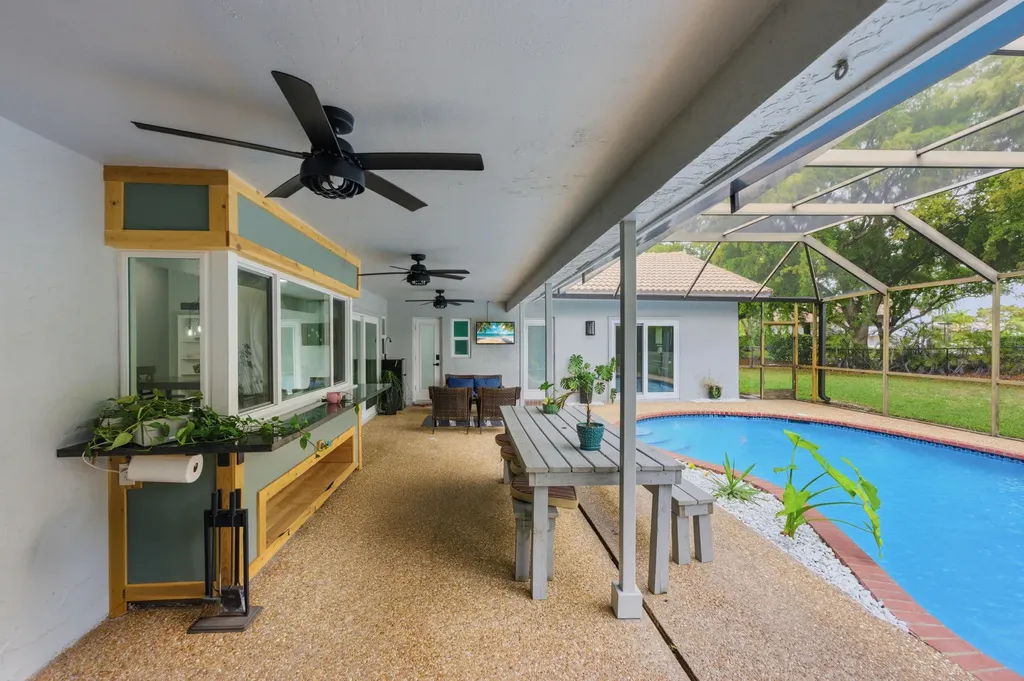 1537 NW 108th Way Coral Springs FL 33071