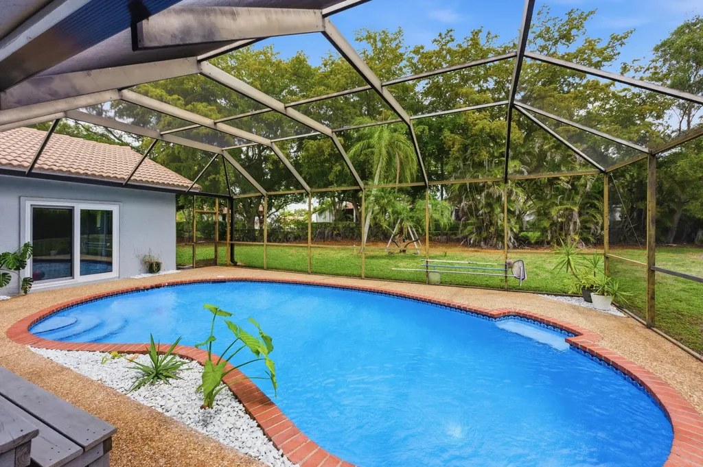 1537 NW 108th Way Coral Springs FL 33071