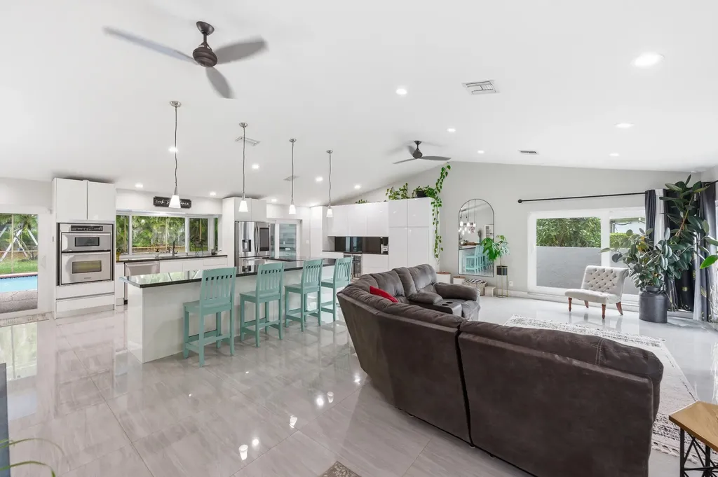 1537 NW 108th Way Coral Springs FL 33071