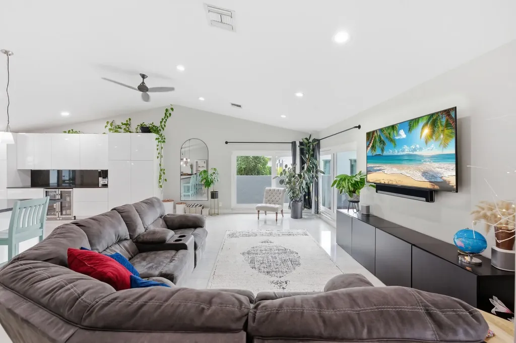 1537 NW 108th Way Coral Springs FL 33071