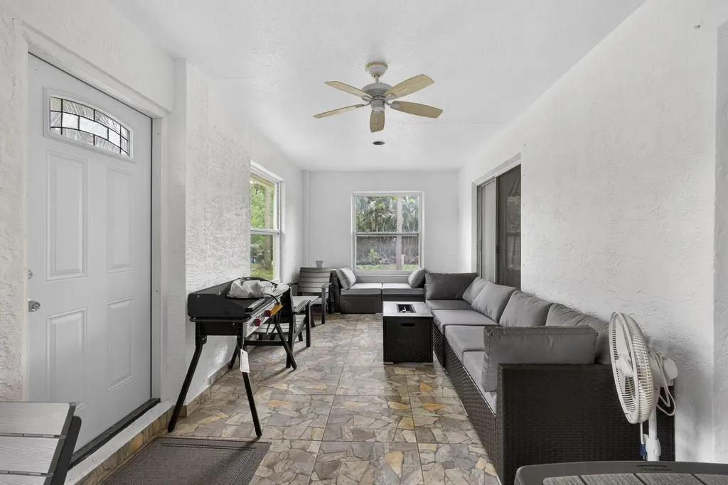 16931 N 78th Road Road N The Acreage FL 33470