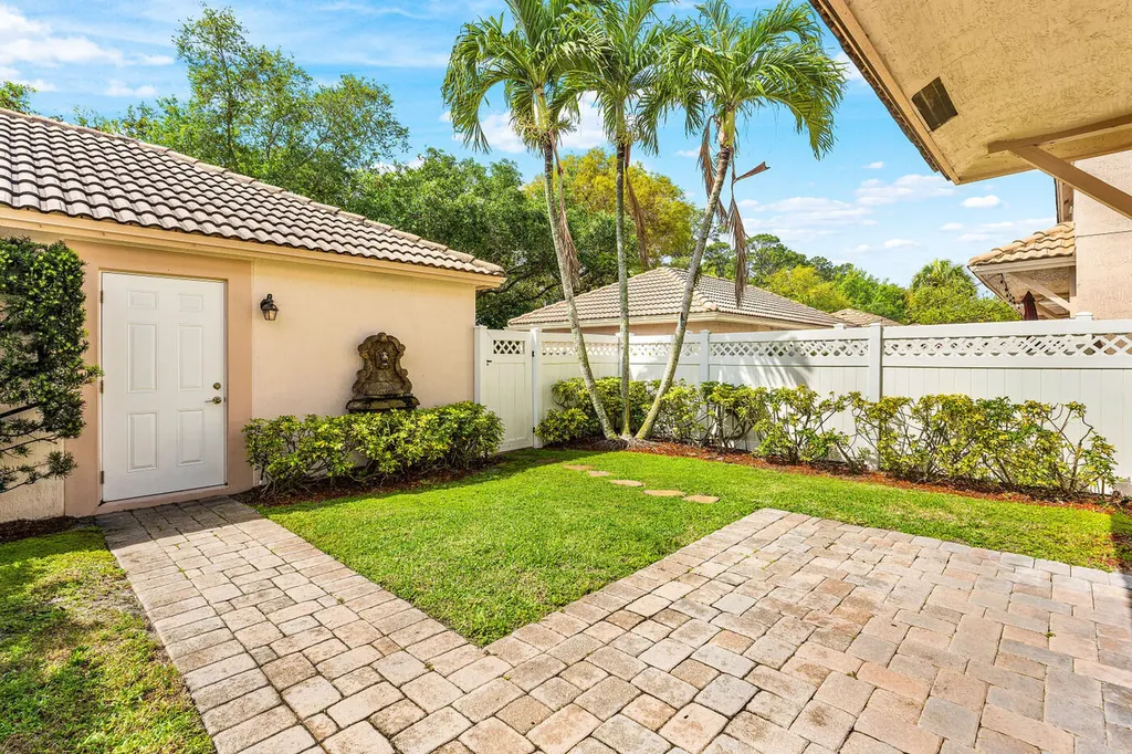 8058 Murano Circle Palm Beach Gardens FL 33418
