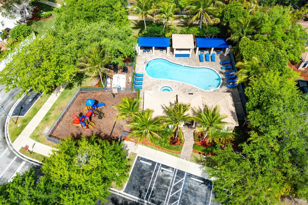 8058 Murano Circle Palm Beach Gardens FL 33418