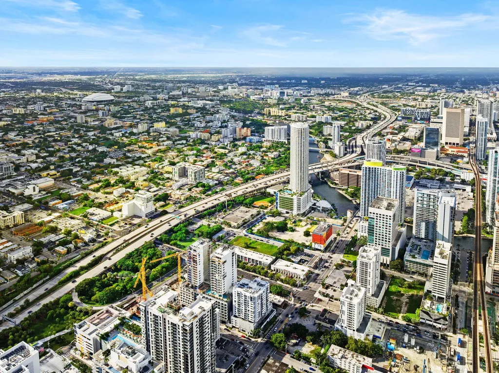 175 SW 7th Street Miami FL 33130