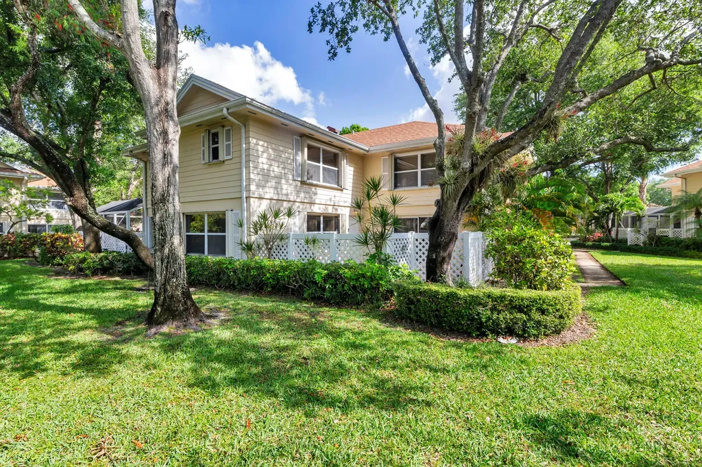 8142 Bridgewater Court Lake Clarke Shores FL 33406