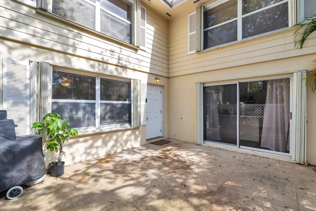 8142 Bridgewater Court Lake Clarke Shores FL 33406