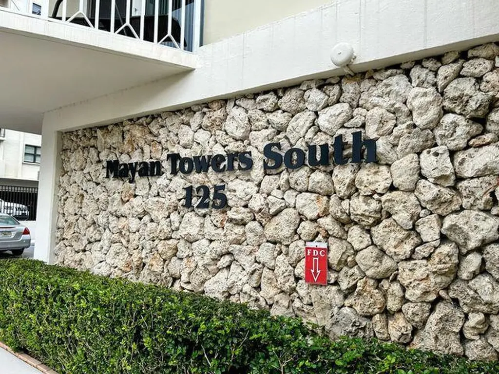 125 S Ocean Avenue Palm Beach Shores FL 33404