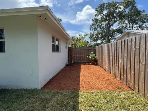 423 Beacon Street Tequesta FL 33469