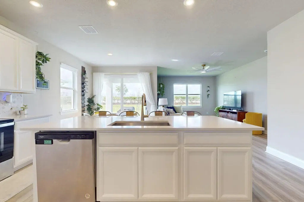 6624 NW Cloverdale Avenue Port St Lucie FL 34987