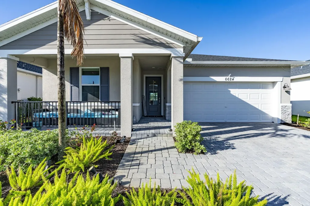 6624 NW Cloverdale Avenue Port St Lucie FL 34987