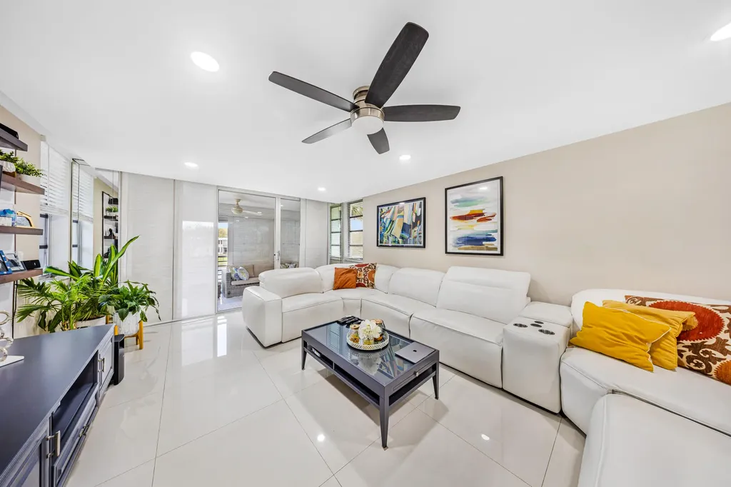 4261 W Palm Aire Drive Pompano Beach FL 33069