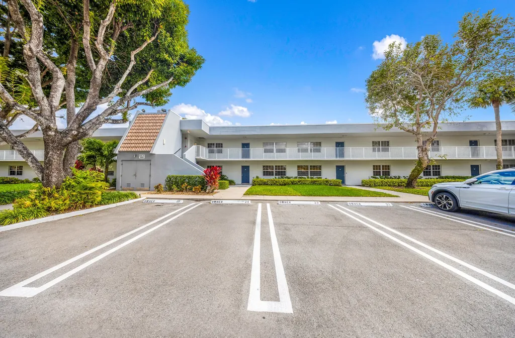 4261 W Palm Aire Drive Pompano Beach FL 33069