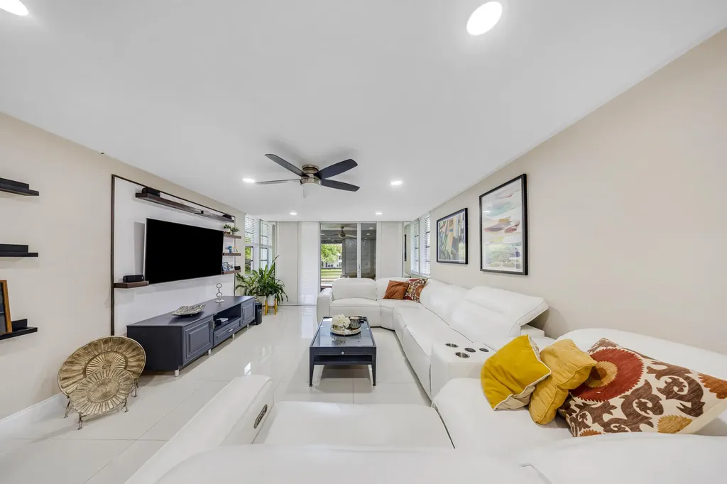 4261 W Palm Aire Drive Pompano Beach FL 33069