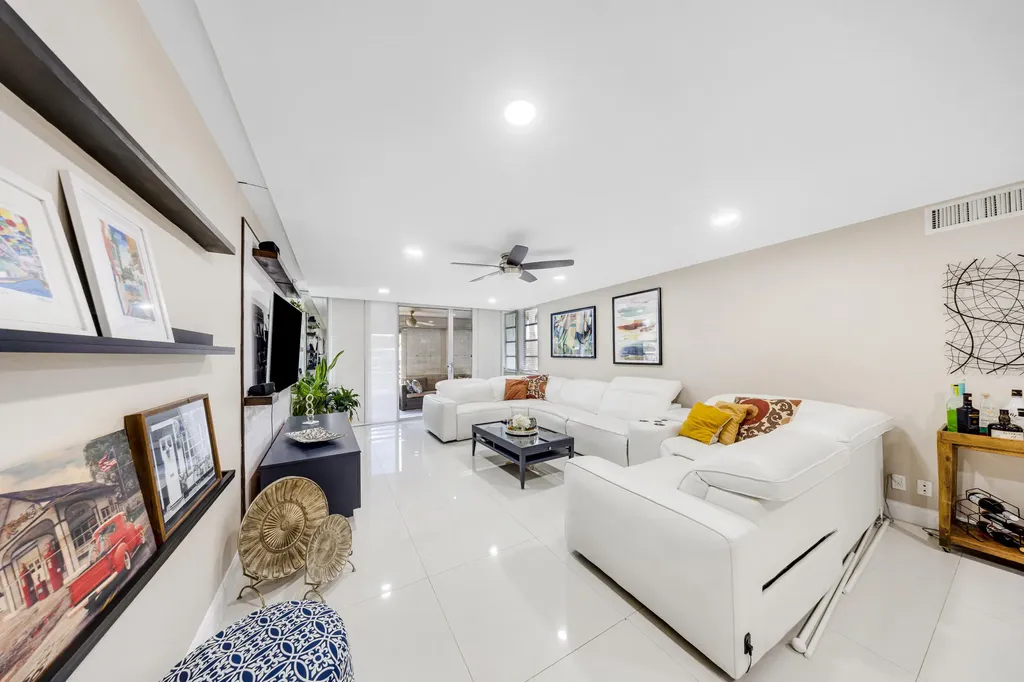 4261 W Palm Aire Drive Pompano Beach FL 33069