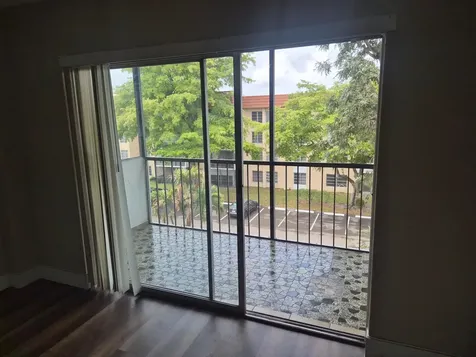 4166 Inverrary Drive Lauderhill FL 33319