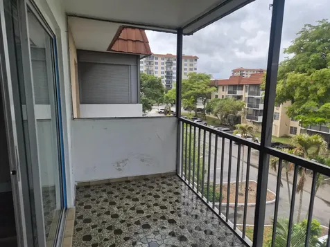 4166 Inverrary Drive Lauderhill FL 33319