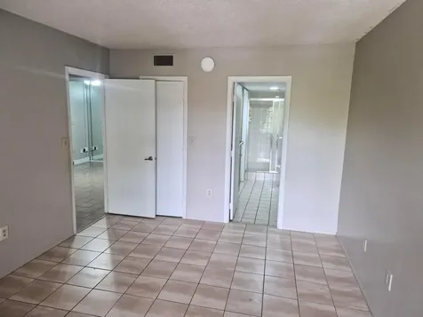 4166 Inverrary Drive Lauderhill FL 33319
