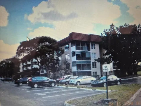 4166 Inverrary Drive Lauderhill FL 33319