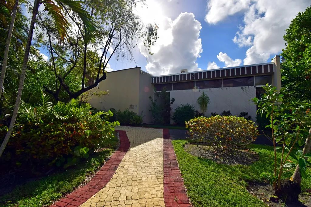 7100 NW 17th Street Plantation FL 33313