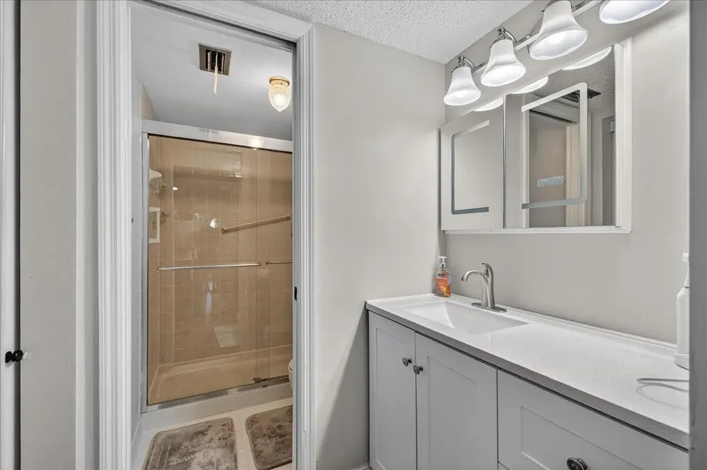 7633 Tahiti Lane Lake Worth FL 33467