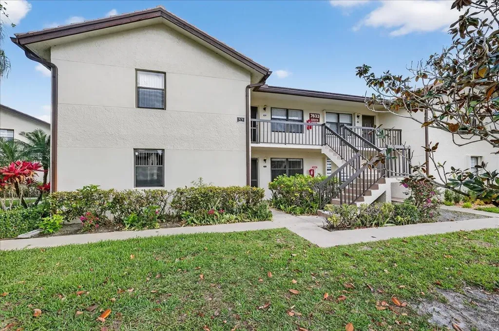7633 Tahiti Lane Lake Worth FL 33467