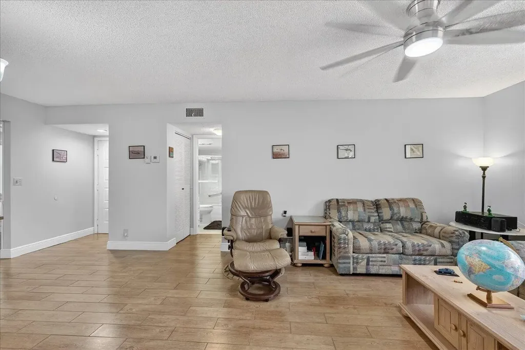 7633 Tahiti Lane Lake Worth FL 33467