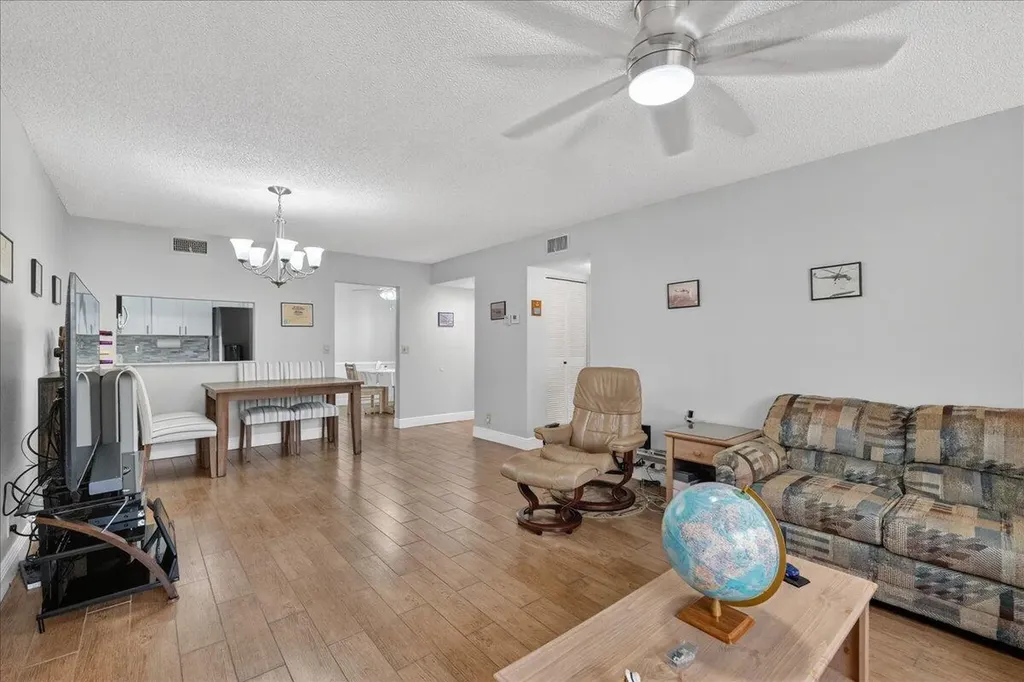 7633 Tahiti Lane Lake Worth FL 33467