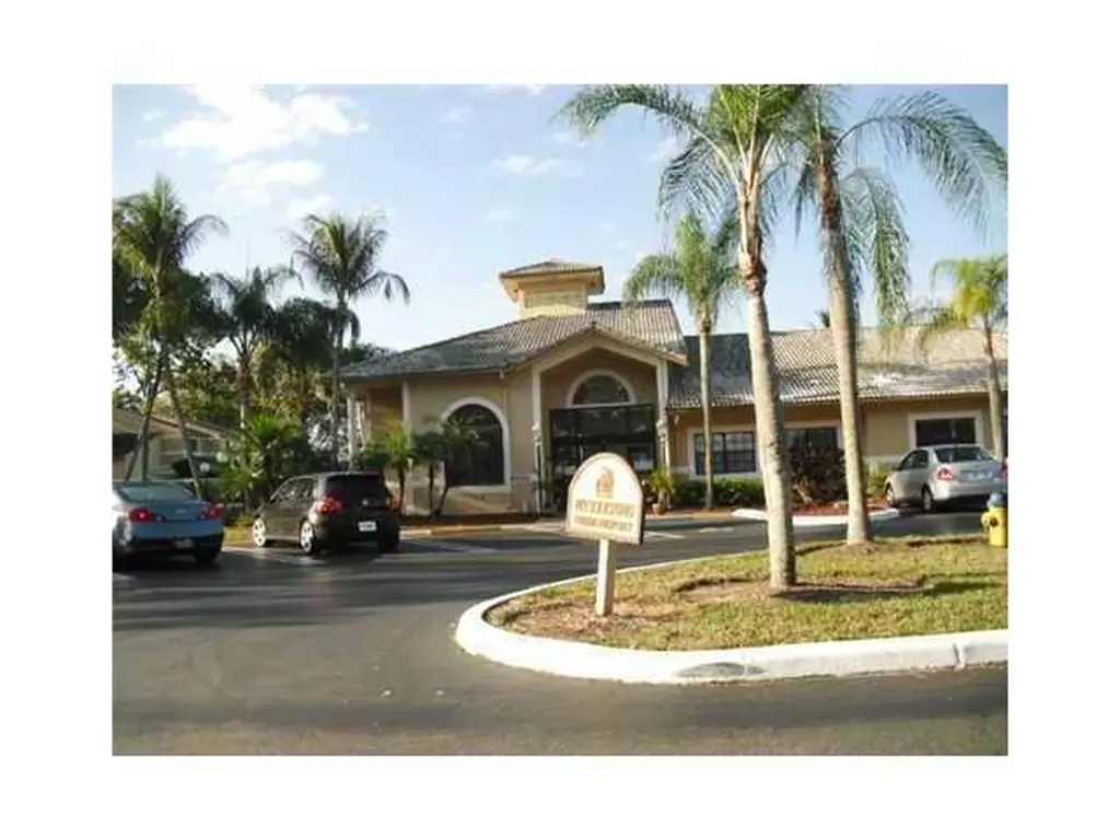 417 E Palm Circle Circle E Pembroke Pines FL 33025