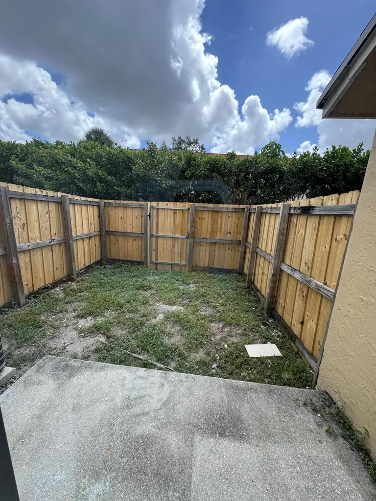 417 E Palm Circle Circle E Pembroke Pines FL 33025