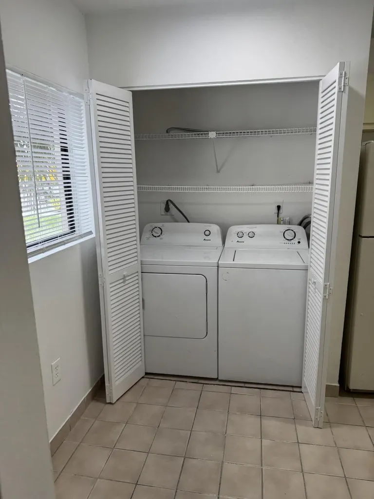 417 E Palm Circle Circle E Pembroke Pines FL 33025