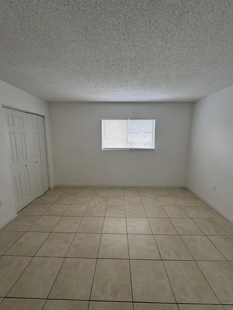 417 E Palm Circle Circle E Pembroke Pines FL 33025