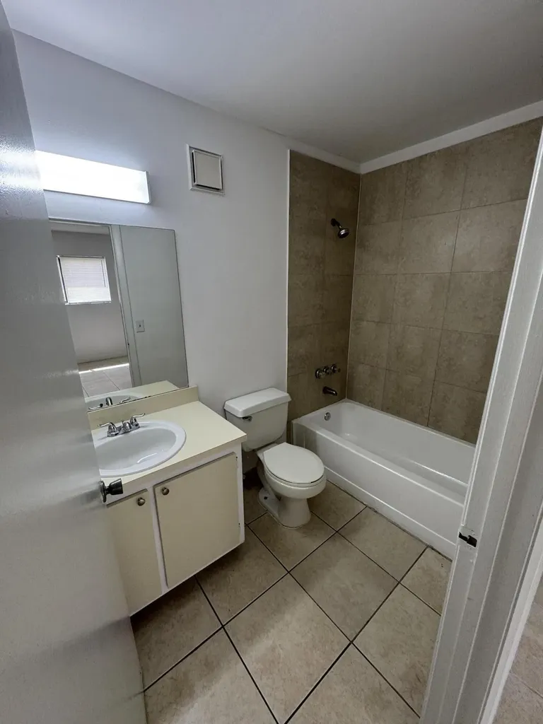 417 E Palm Circle Circle E Pembroke Pines FL 33025