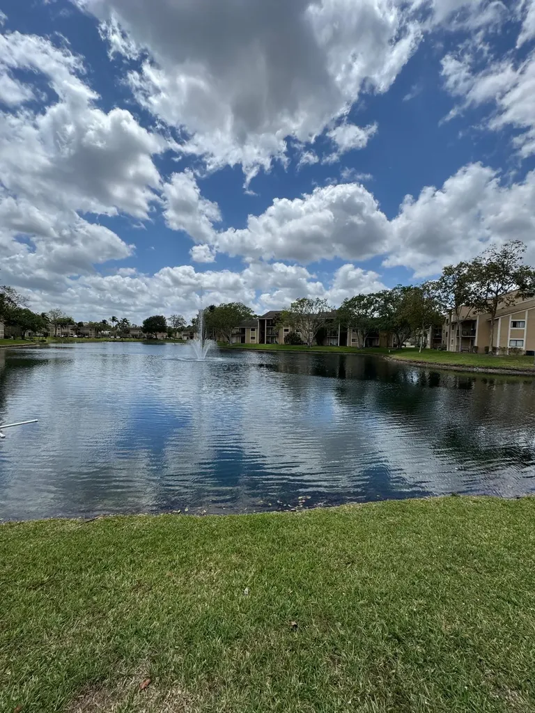 417 E Palm Circle Circle E Pembroke Pines FL 33025