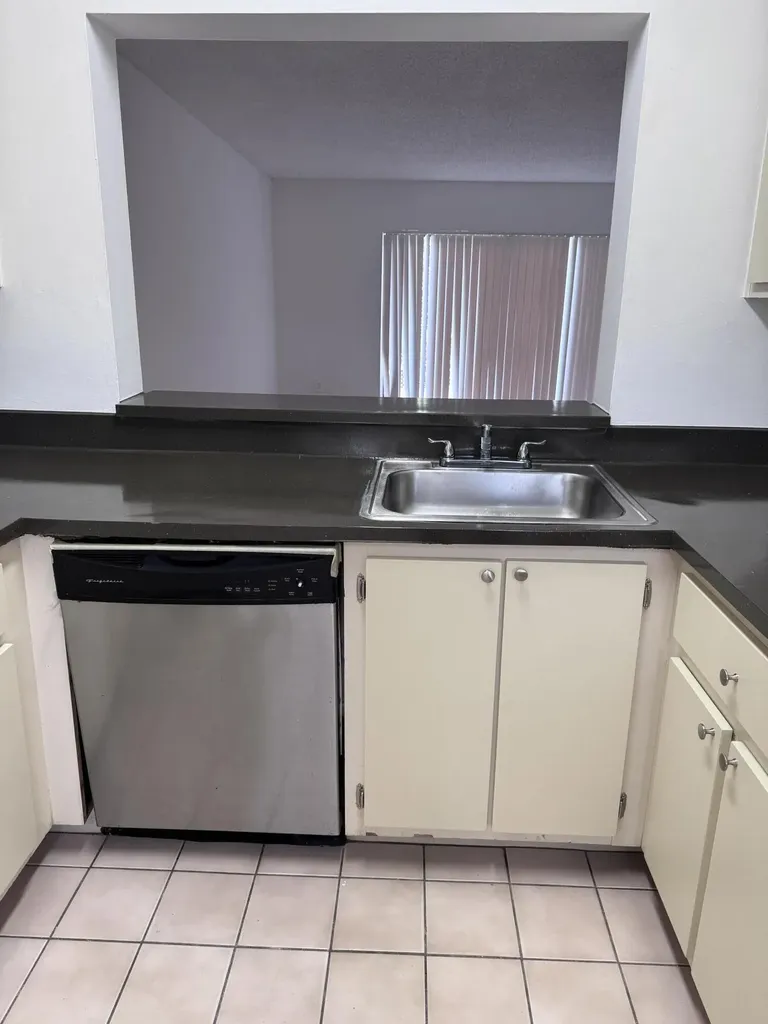 417 E Palm Circle Circle E Pembroke Pines FL 33025