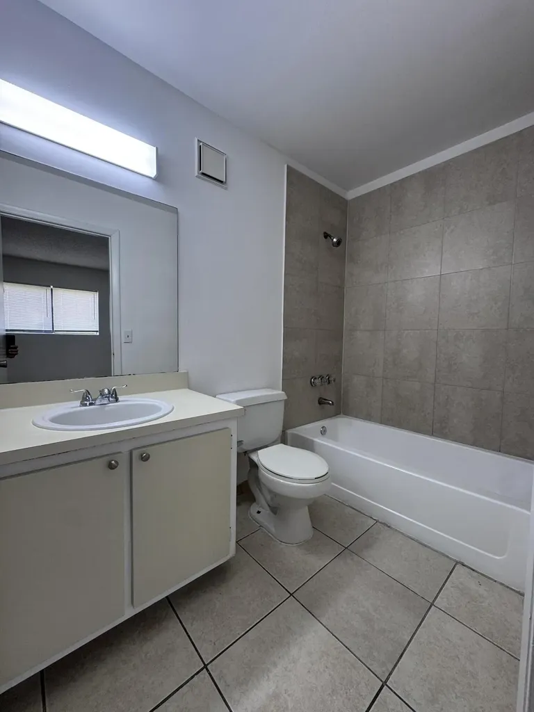 417 E Palm Circle Circle E Pembroke Pines FL 33025