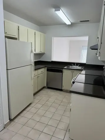 417 E Palm Circle Circle E Pembroke Pines FL 33025