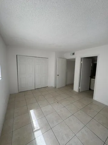 417 E Palm Circle Circle E Pembroke Pines FL 33025