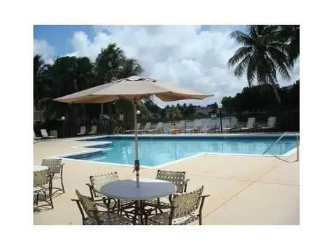 417 E Palm Circle Circle E Pembroke Pines FL 33025