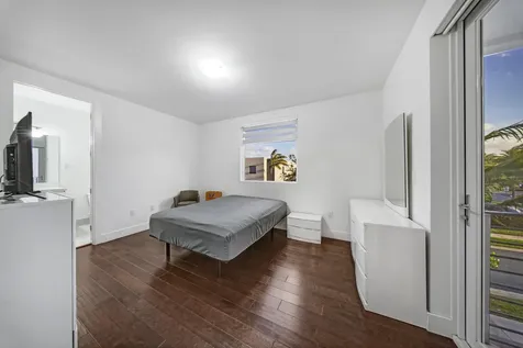 10081 NW 75th Terrace Doral FL 33178