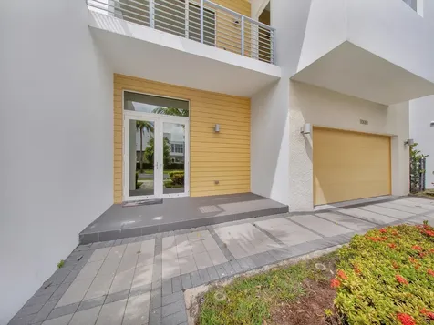 10081 NW 75th Terrace Doral FL 33178