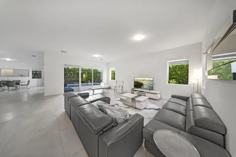 10081 NW 75th Terrace Doral FL 33178