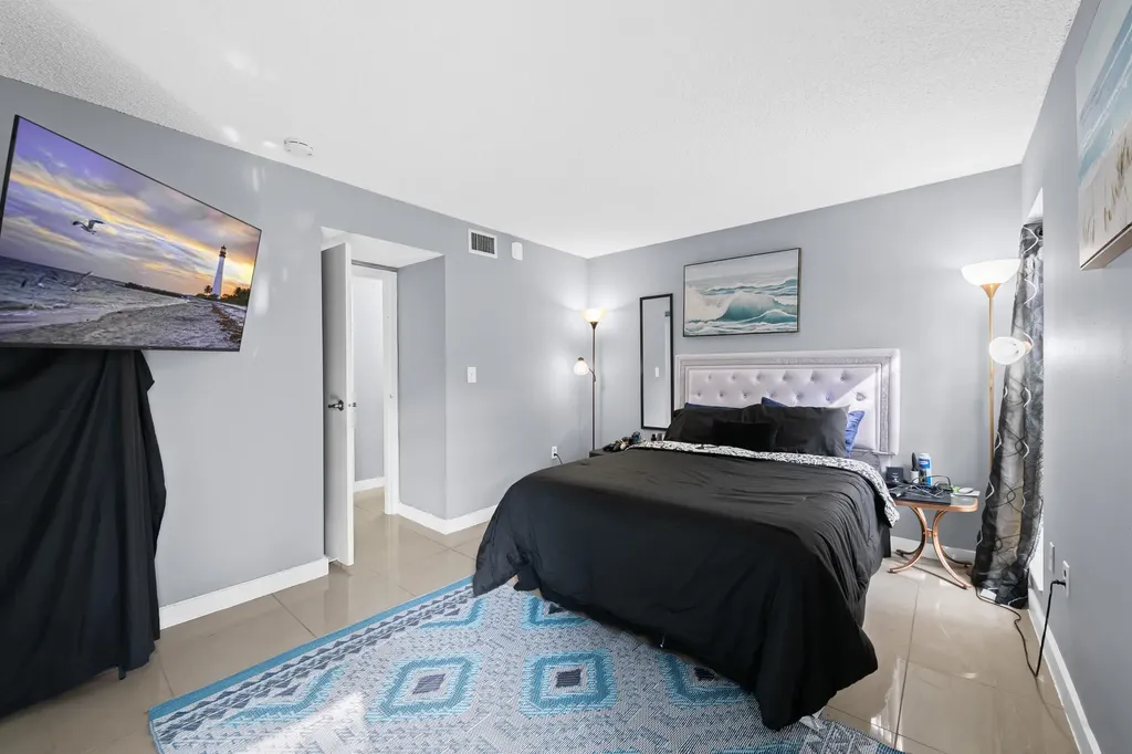 471 N Pine Island Road Plantation FL 33324