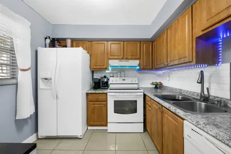 471 N Pine Island Road Plantation FL 33324