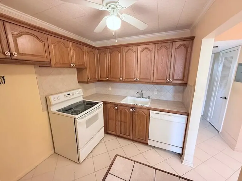 402 Markham S Deerfield Beach FL 33442