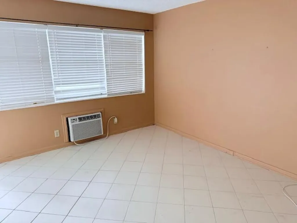 402 Markham S Deerfield Beach FL 33442