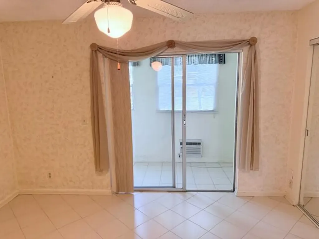 402 Markham S Deerfield Beach FL 33442