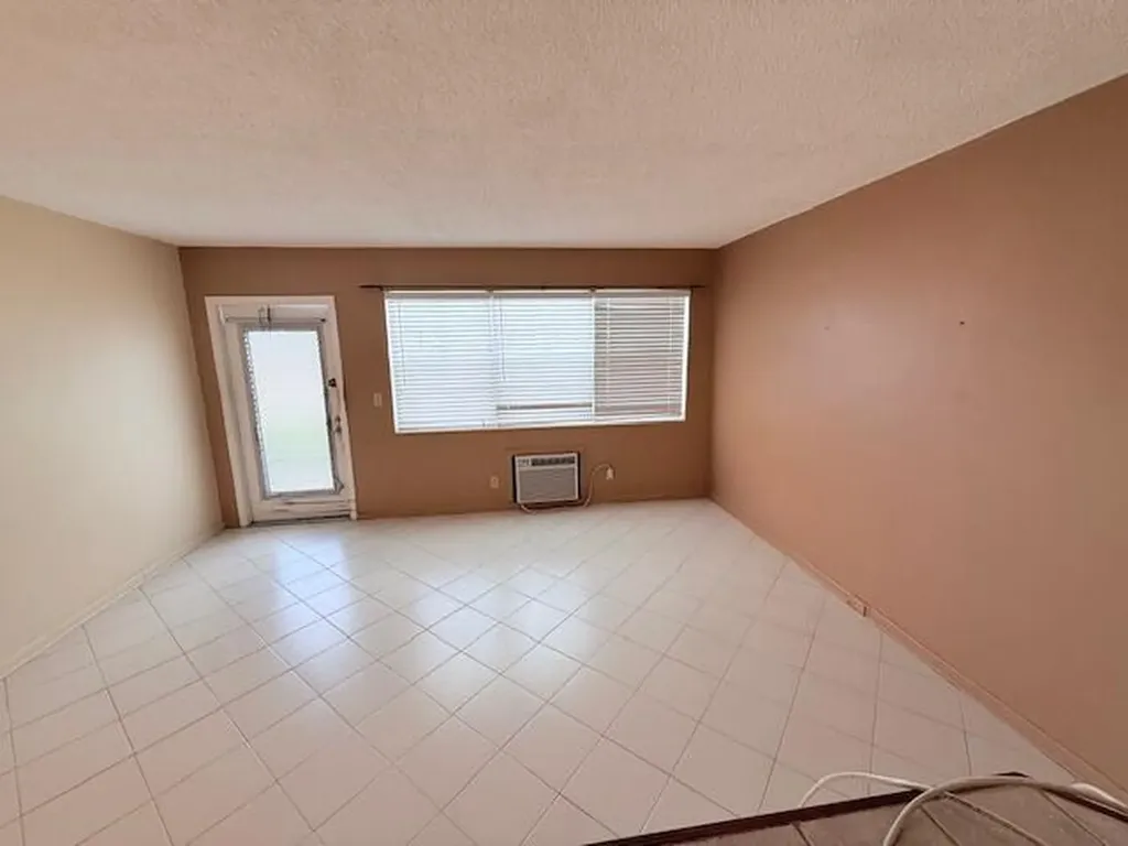 402 Markham S Deerfield Beach FL 33442