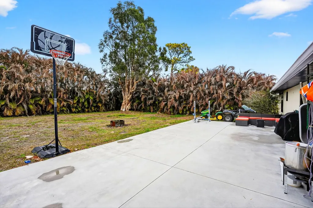 2289 SE Carnation Road Port St Lucie FL 34952
