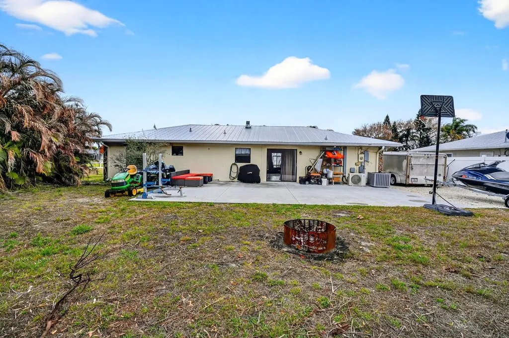 2289 SE Carnation Road Port St Lucie FL 34952