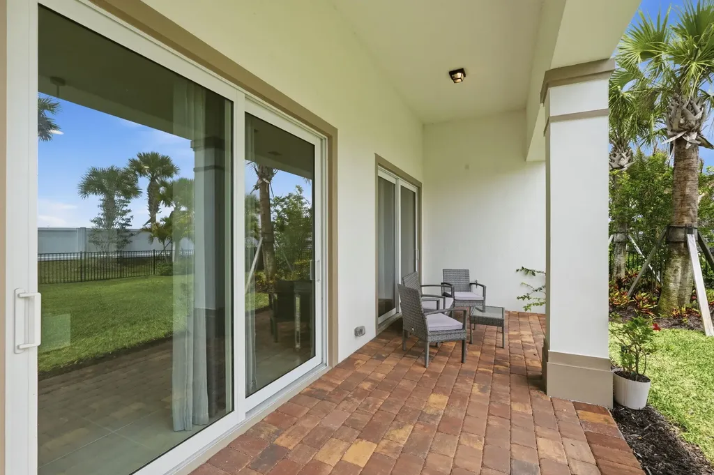 10550 Northbrook Circle Palm Beach Gardens FL 33412